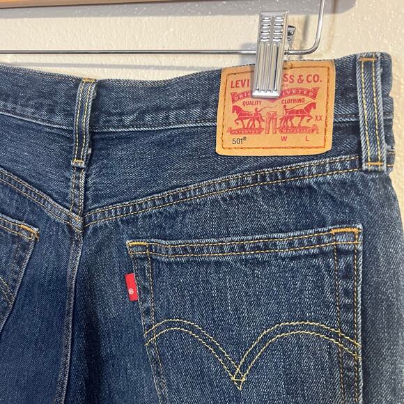 Levi's 501 Button Fly Shorts Size 28 - Picture 2 of 6